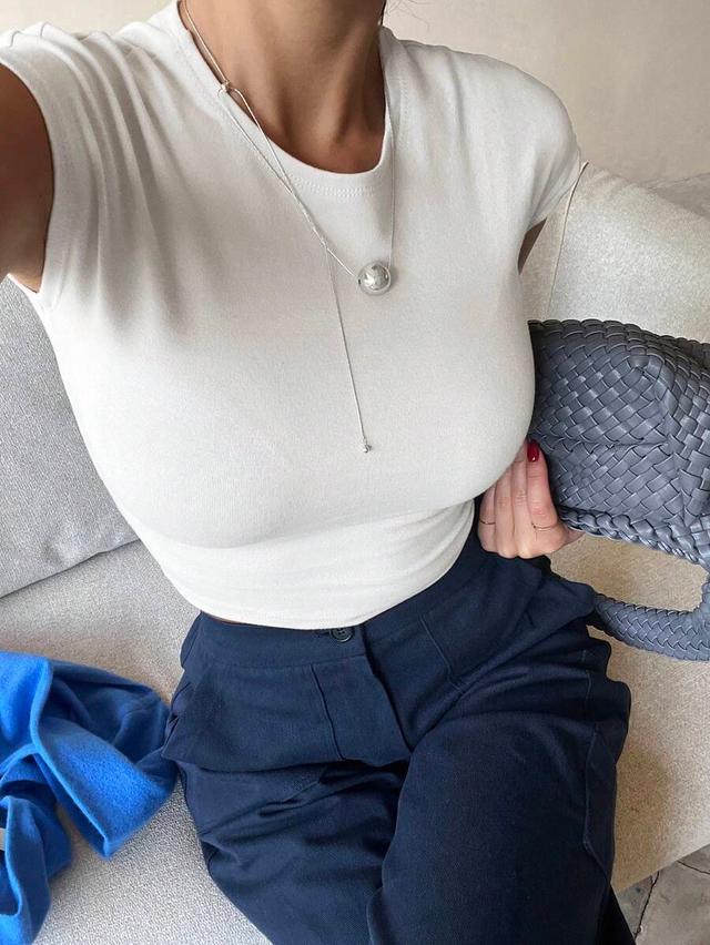 solid white short sleeve slim fit crop top