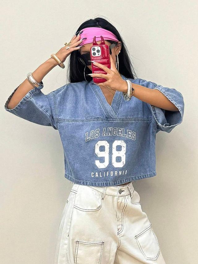 street hx light wash denim cropped graphic top