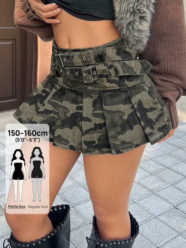 camo print pleated mini skirt with buckle belt