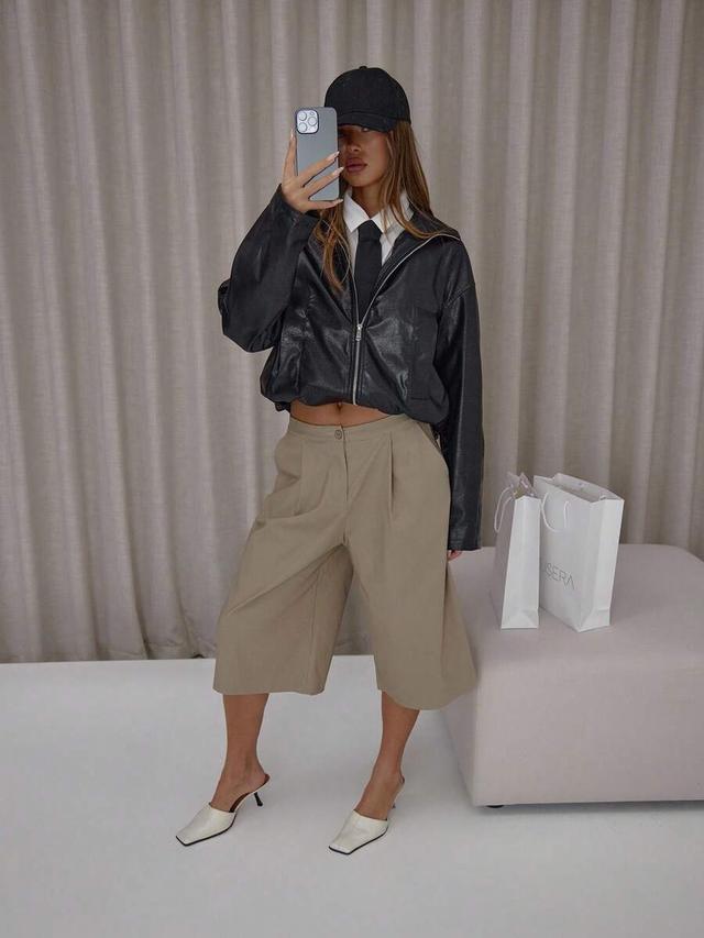 oversized pleated beige capri trousers