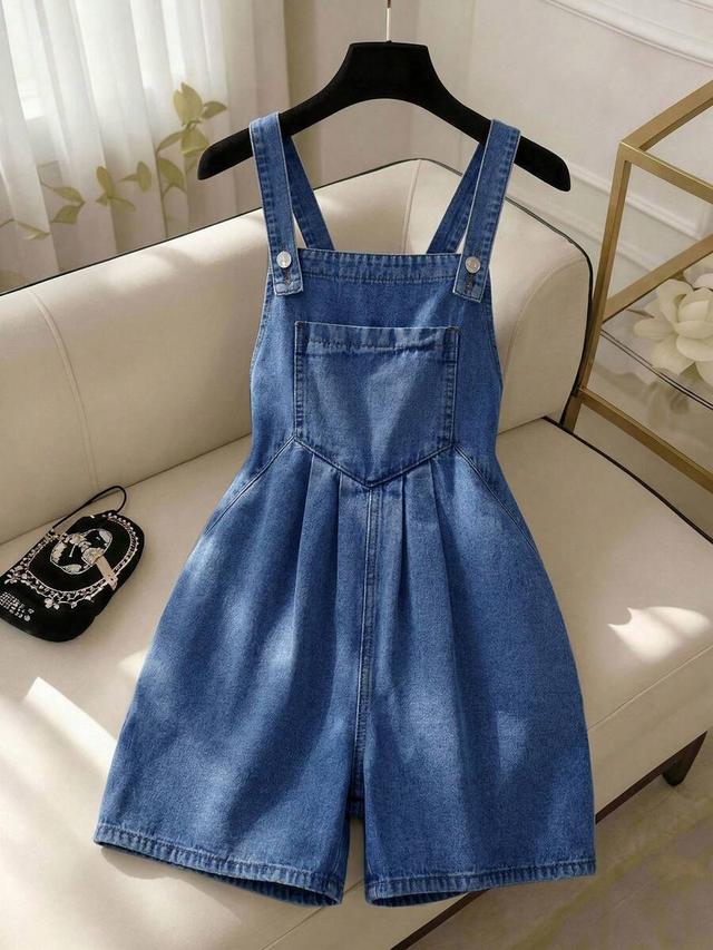 casual blue denim overall shorts with front pocket