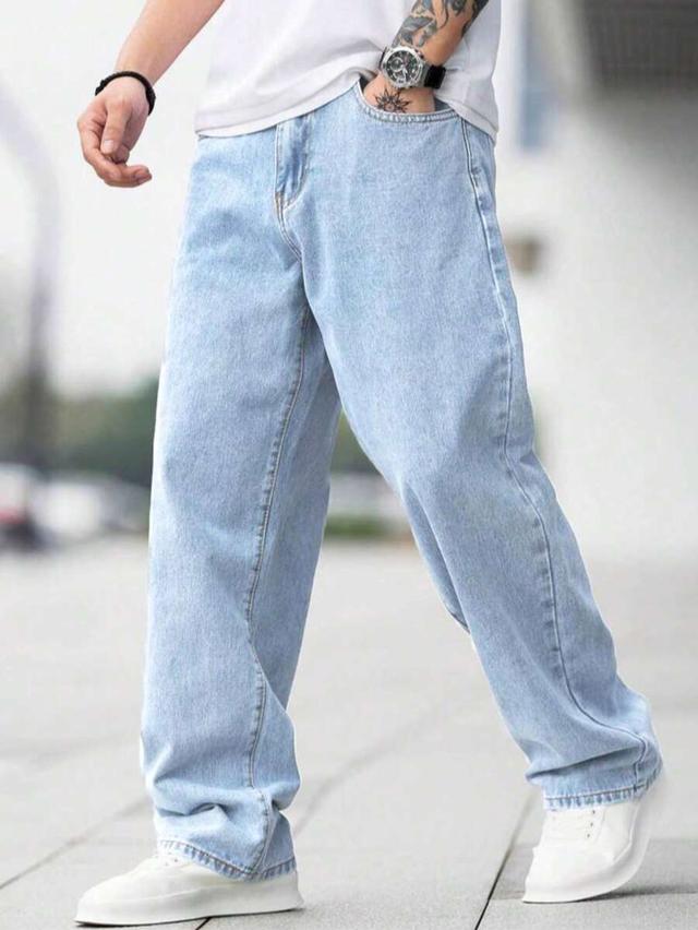 loose-fitting light blue washed straight leg jeans