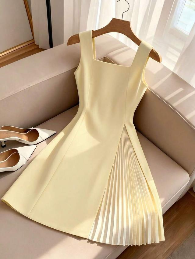 gloweve yellow square collar sleeveless pleated patchwork dress