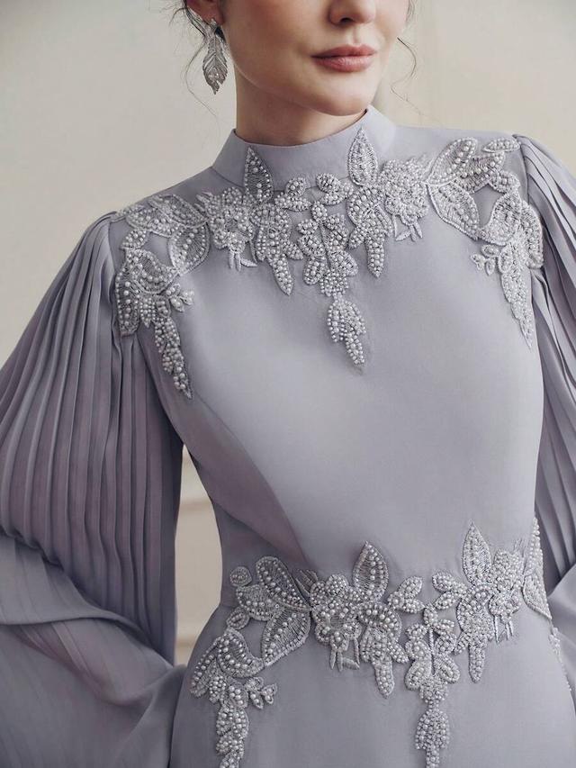 elegant gray stand collar applique pleated sleeve flowing dress