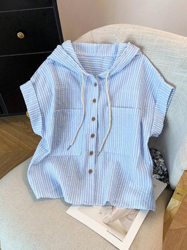 textured blue and white stripe hooded short sleeve blouse
