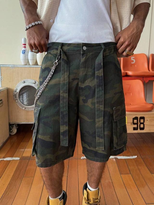 camo print multi-pocket cargo denim shorts